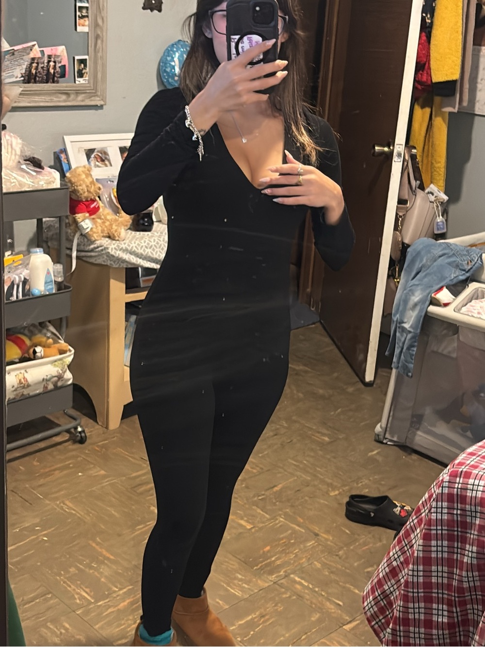 SHEIN Black Long-Sleeve V-Neck Jumpsuit